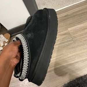 Black platform Uggs